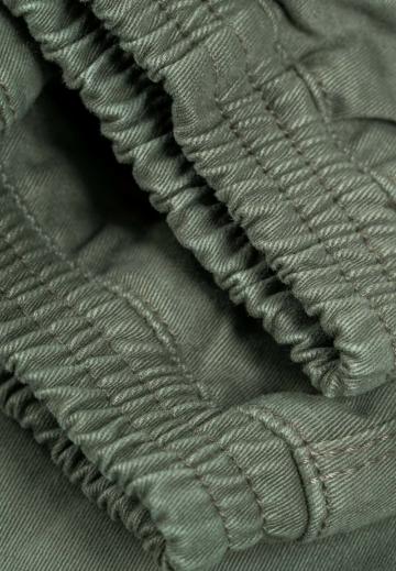 Брюки с накладными карманами