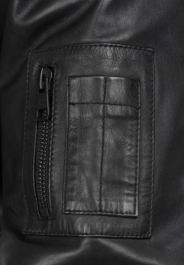 Куртка бомбер