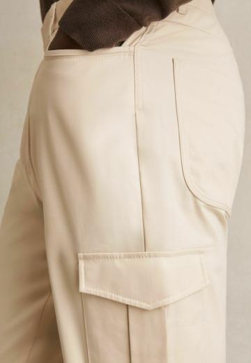 Брюки с накладными карманами