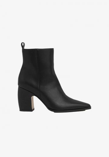 Полусапожки на высоком каблуке