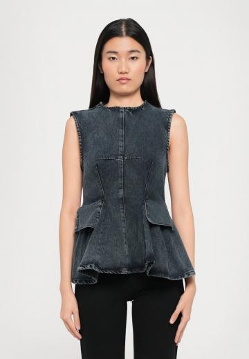 Джинсовая жилетка