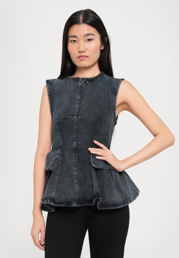 Джинсовая жилетка