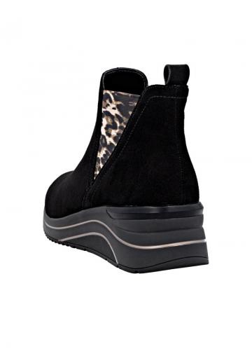 Сапожки на танкетке