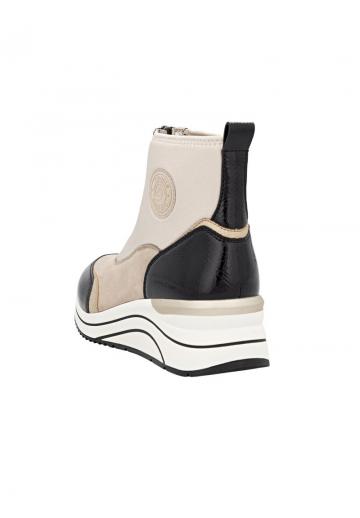 Сапожки на танкетке