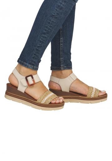 Босоножки на танкетке