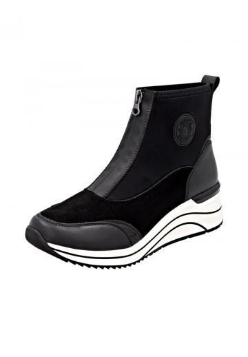 Сапожки на танкетке