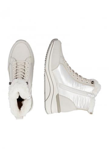 Сапожки на танкетке