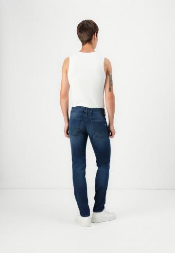 Узкие джинсы