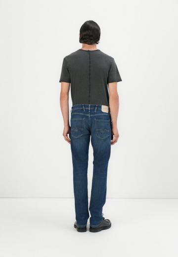 Узкие джинсы