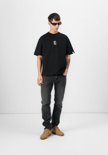 Узкие джинсы