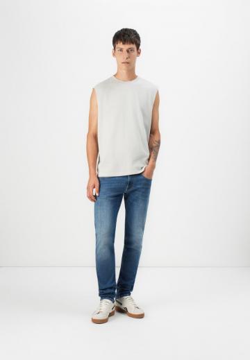 Узкие джинсы