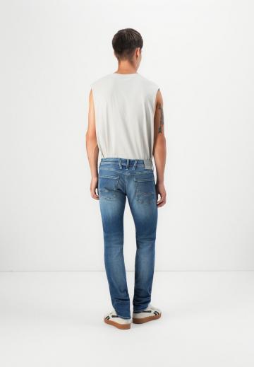 Узкие джинсы