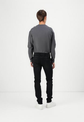 Узкие джинсы