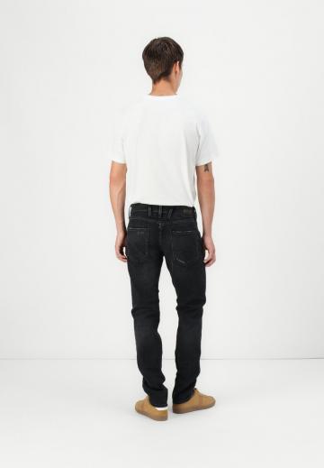 Узкие джинсы