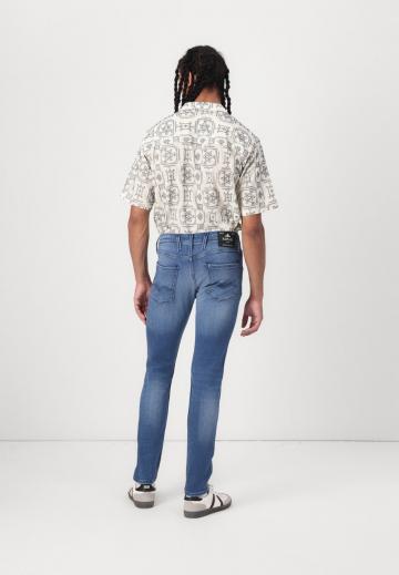 Узкие джинсы