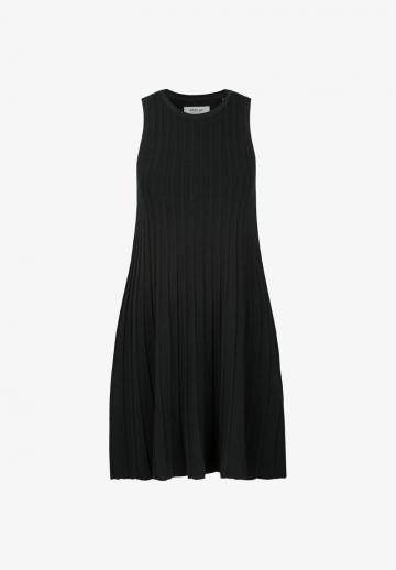 Вязаное платье