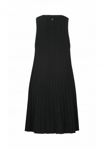 Вязаное платье