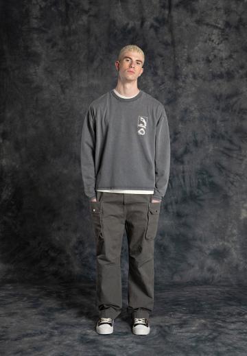 Брюки с накладными карманами