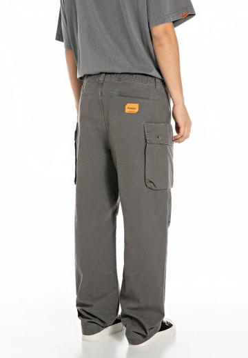 Брюки с накладными карманами