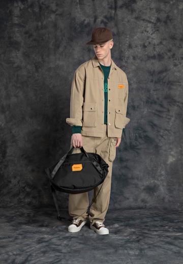 Брюки с накладными карманами