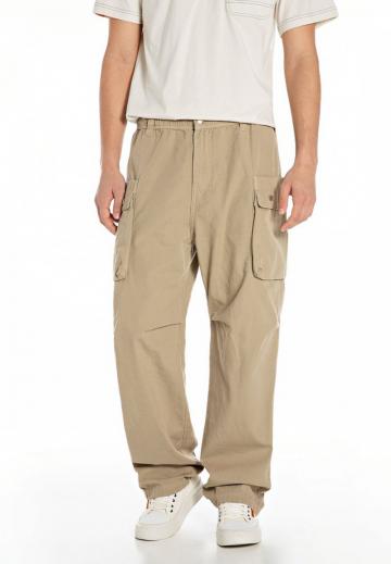 Брюки с накладными карманами
