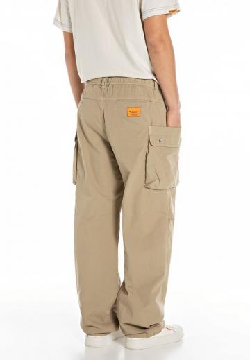 Брюки с накладными карманами