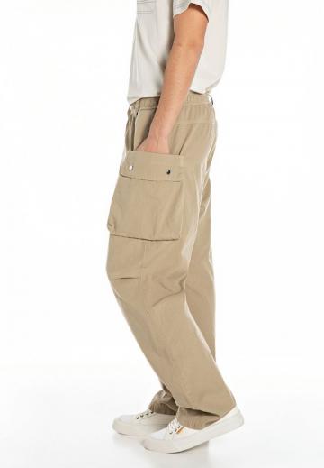 Брюки с накладными карманами