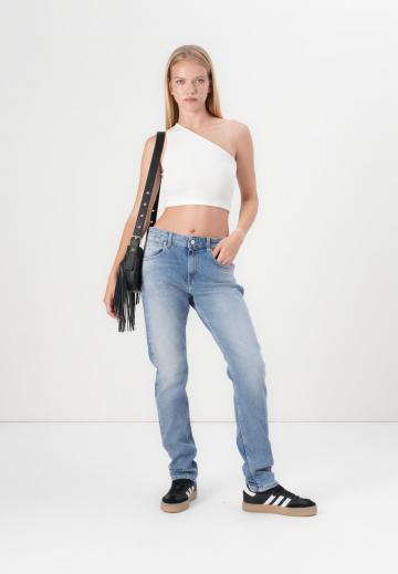 Прямые джинсы