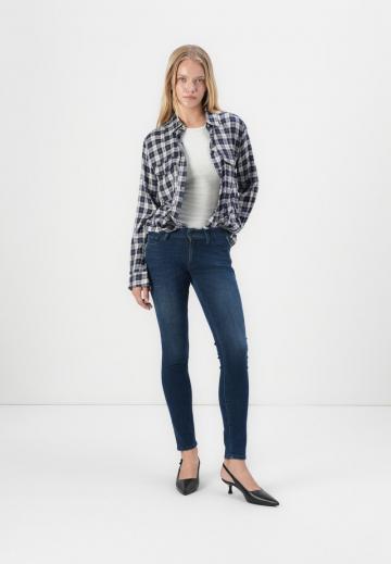 Узкие джинсы