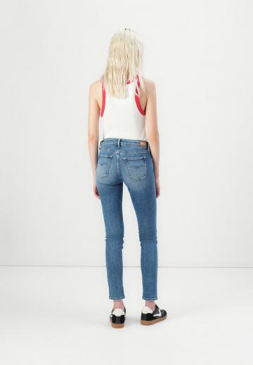 Узкие джинсы