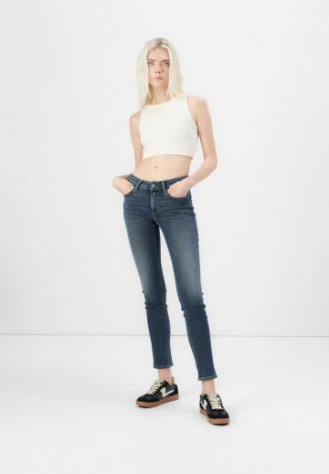 Узкие джинсы