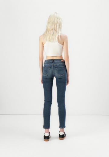 Узкие джинсы