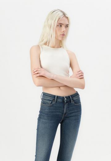 Узкие джинсы