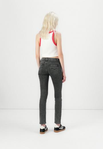 Узкие джинсы