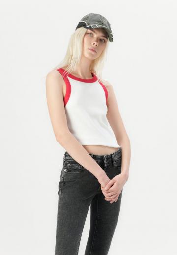 Узкие джинсы