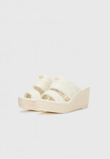 Босоножки на каблуке