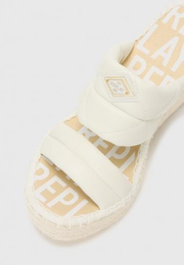 Босоножки на каблуке