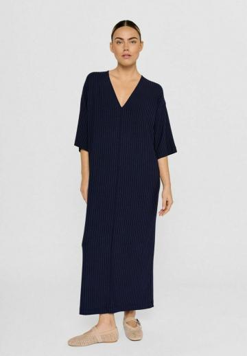 Вязаное платье