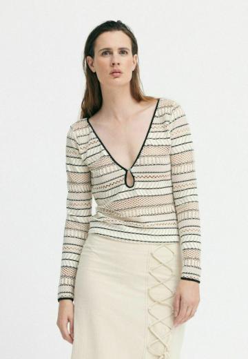 Пуловер в полоску