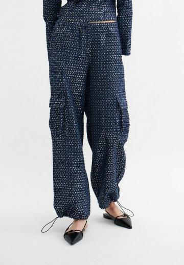 Брюки с накладными карманами