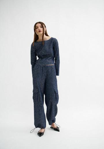 Брюки с накладными карманами