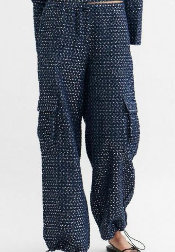 Брюки с накладными карманами