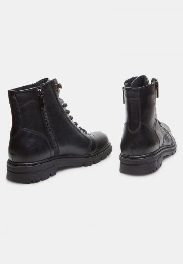 Ботинки на шнуровке