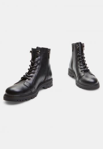 Ботинки на шнуровке