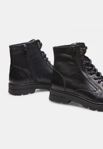 Ботинки на шнуровке
