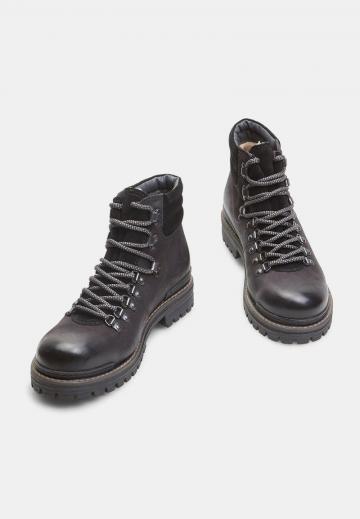Ботинки на шнуровке