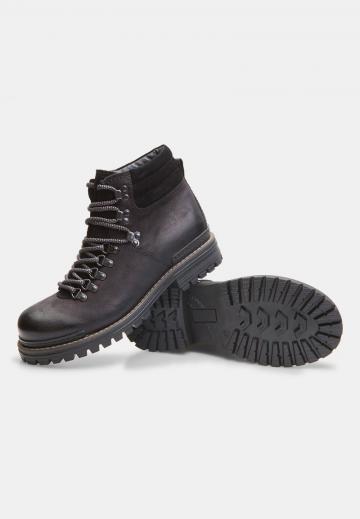 Ботинки на шнуровке