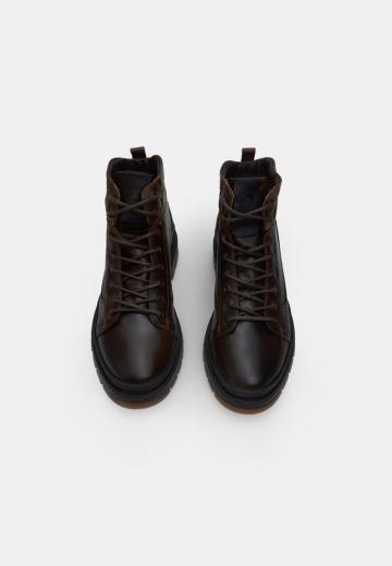 Ботинки на шнуровке