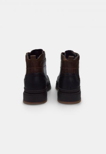 Ботинки на шнуровке