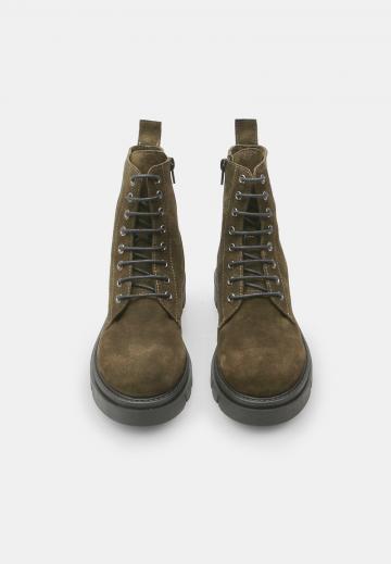 Ботинки на шнуровке